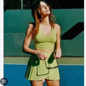 Tennis ball green tennis’s skirt and bra top set from Alo yoga size small- nwot
